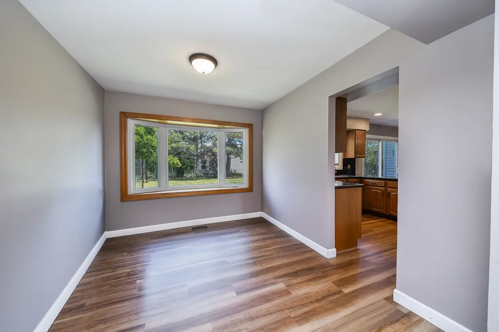 297 Springbrook Lane Carol Stream IL 60188