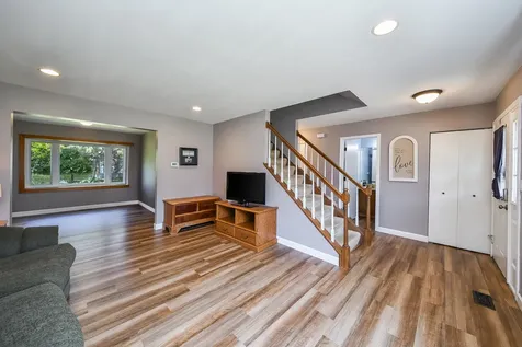297 Springbrook Lane Carol Stream IL 60188