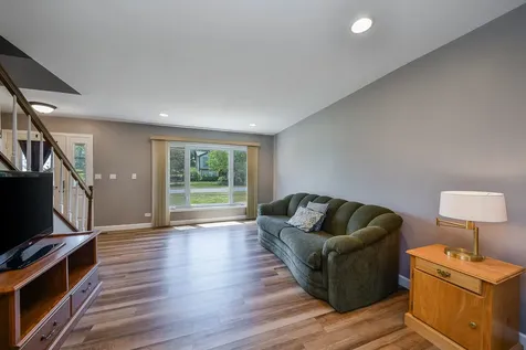 297 Springbrook Lane Carol Stream IL 60188