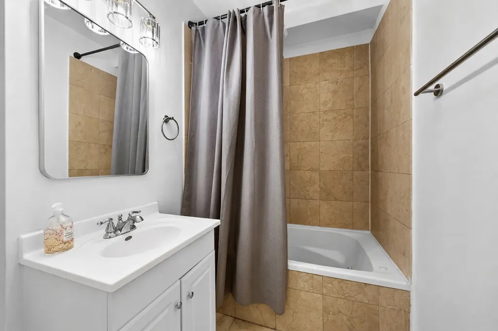 4608 North Monticello Avenue Chicago IL 60625