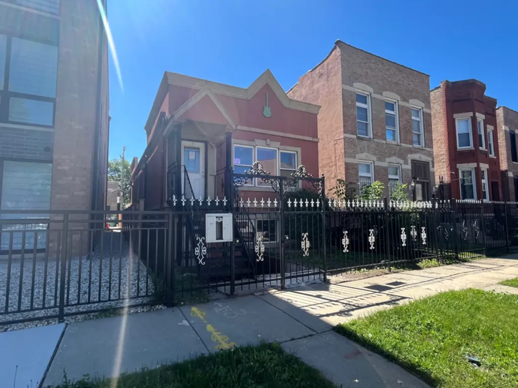 3736 South Calumet Avenue Chicago IL 60653
