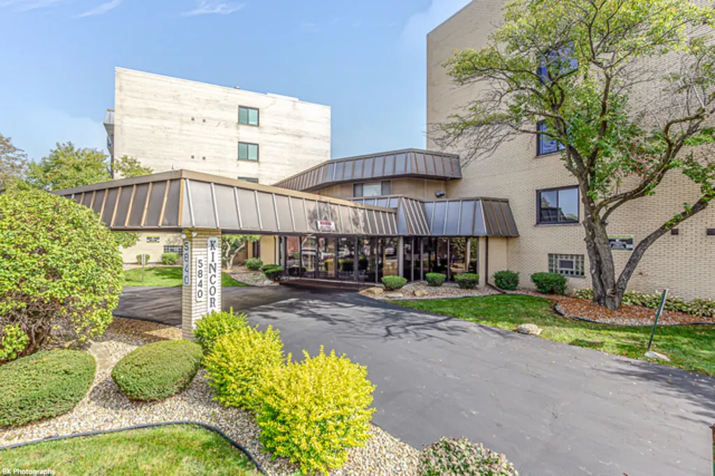 5840 West 104th Street Oak Lawn IL 60453