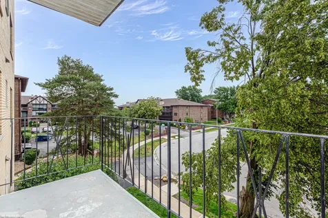 5840 West 104th Street Oak Lawn IL 60453