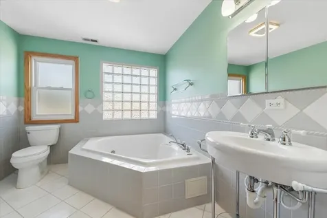 3810 Emerson Drive Schiller Park IL 60176