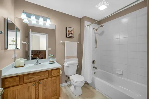 322 Montabello Bloomingdale IL 60108