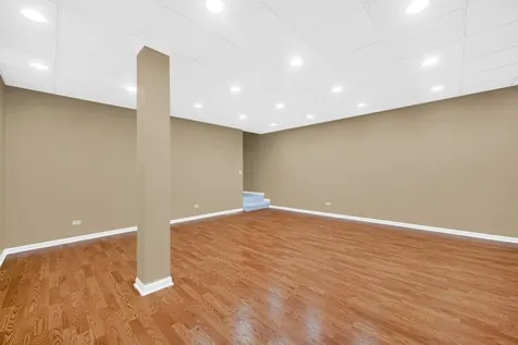 322 Montabello Bloomingdale IL 60108
