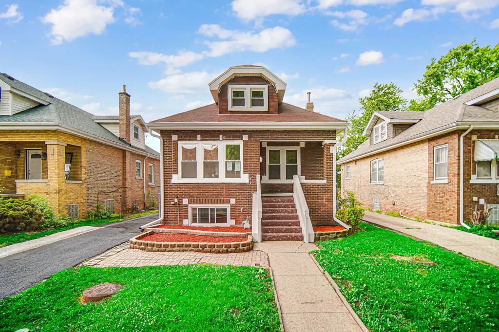 1426 South 10th Avenue Maywood IL 60153