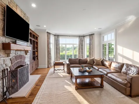 1330 West Whitmore Court Lake Forest IL 60045