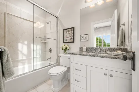 1330 West Whitmore Court Lake Forest IL 60045