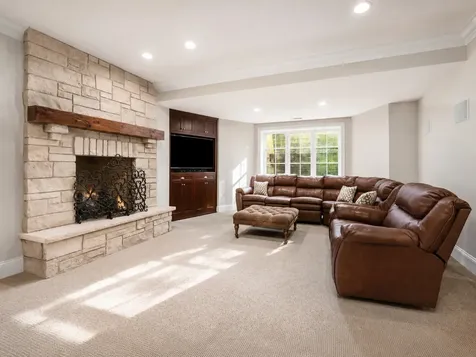 1330 West Whitmore Court Lake Forest IL 60045