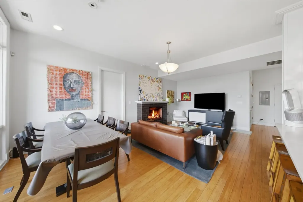 2424 West Chicago Avenue Chicago IL 60622