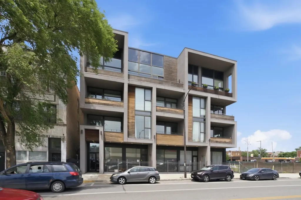 2424 West Chicago Avenue Chicago IL 60622