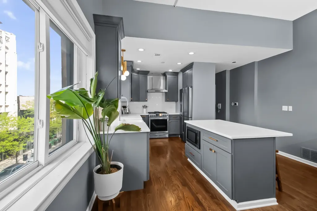 3325 North Lincoln Avenue Chicago IL 60657