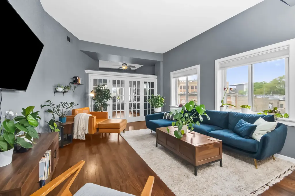 3325 North Lincoln Avenue Chicago IL 60657