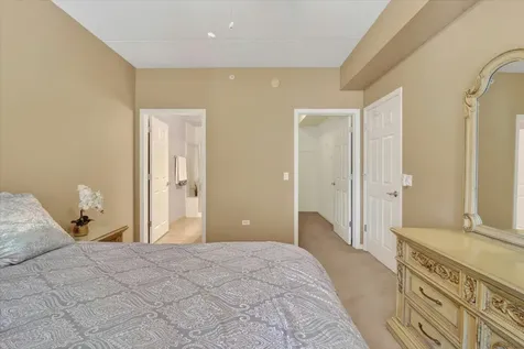 799 Graceland Avenue Des Plaines IL 60016