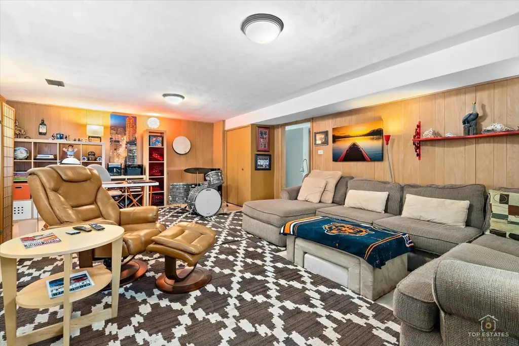 532 North Redfield Court Park Ridge IL 60068