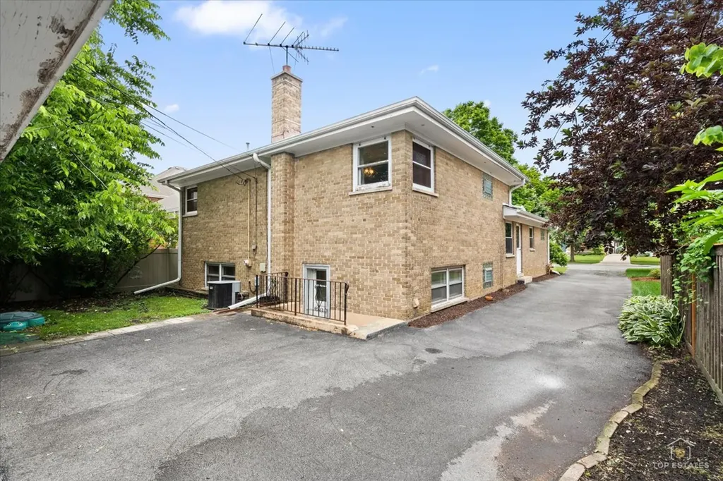 532 North Redfield Court Park Ridge IL 60068
