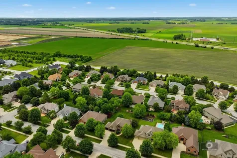 612 Pine Street Sugar Grove IL 60554