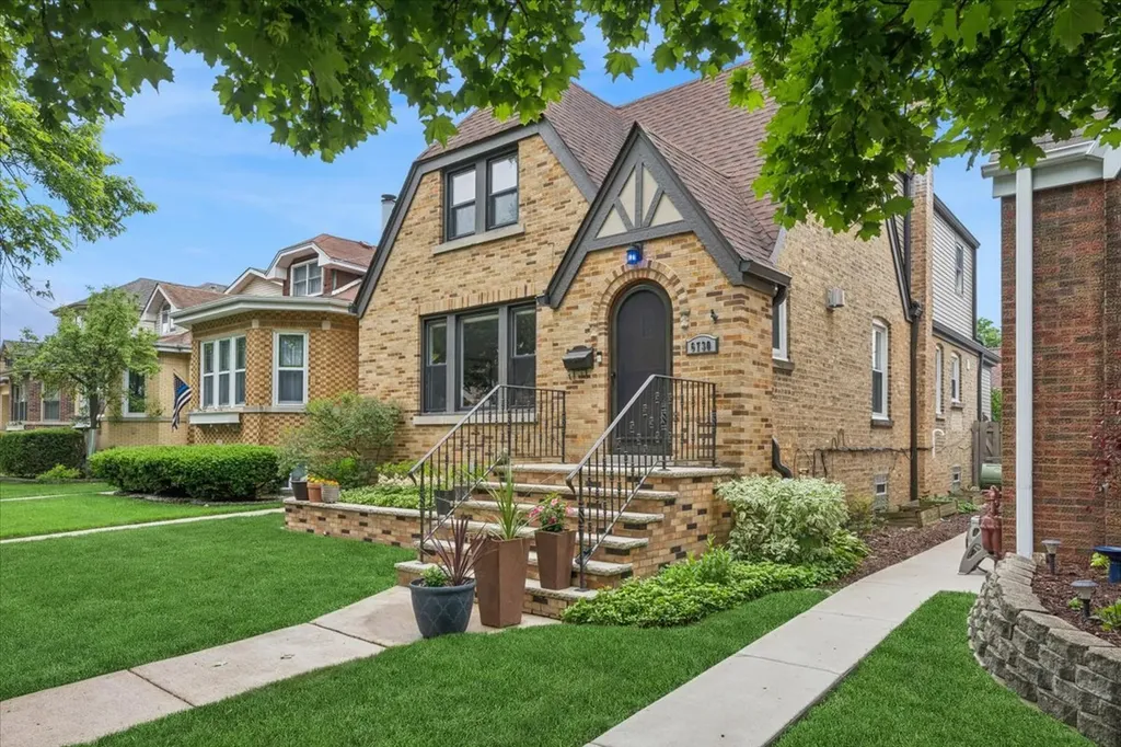 6730 North Octavia Avenue Chicago IL 60631