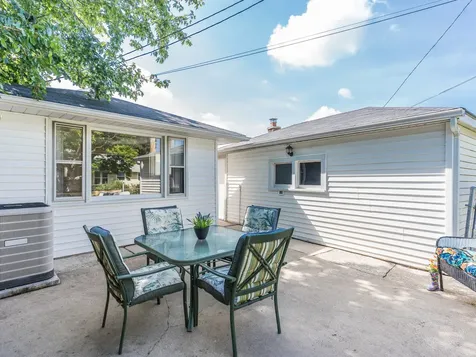 8818 South Kildare Avenue Hometown IL 60456