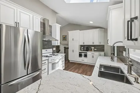 2011 Glenmoor Drive West Dundee IL 60118