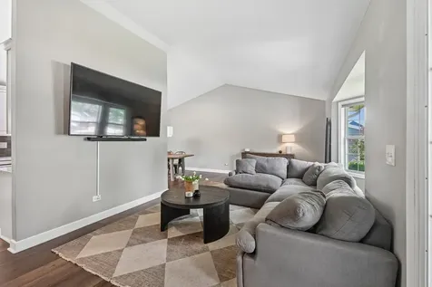2011 Glenmoor Drive West Dundee IL 60118