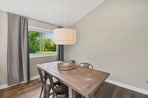 2011 Glenmoor Drive West Dundee IL 60118