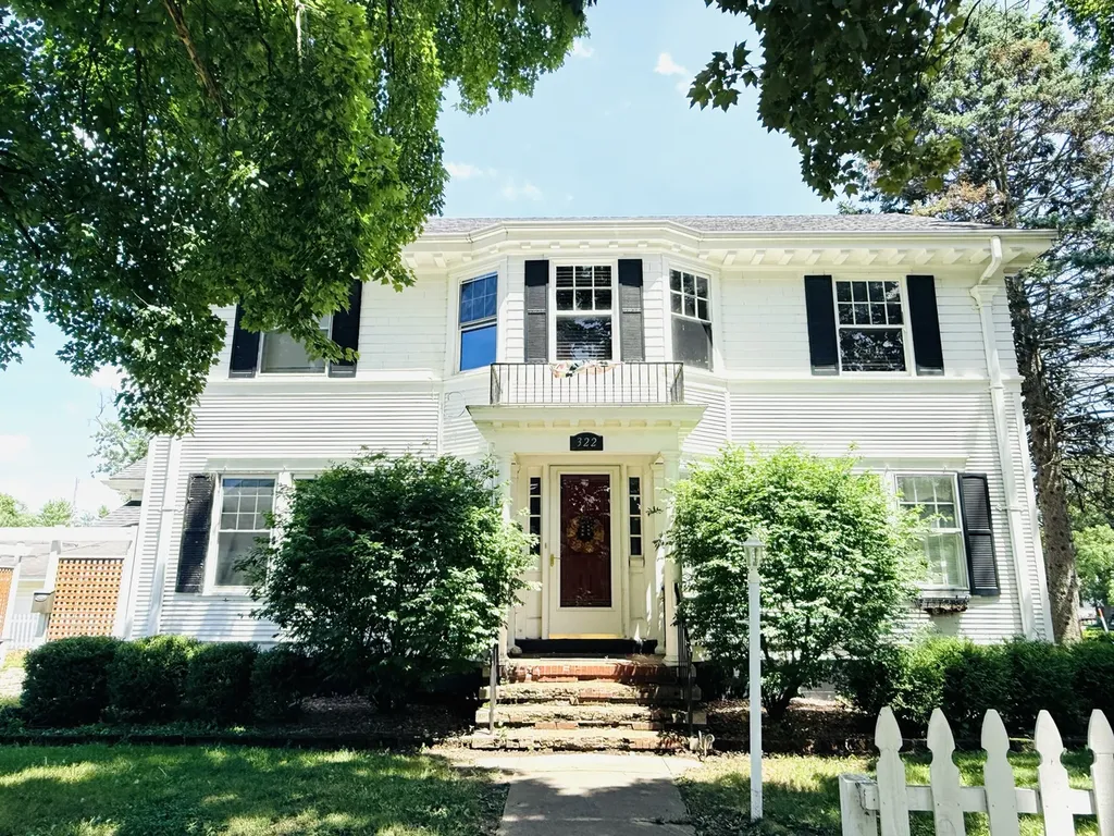 322 South 5th Street Hoopeston IL 60942