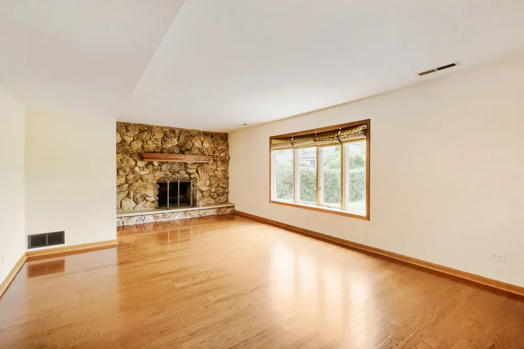 706 Huntington Lane Schaumburg IL 60193