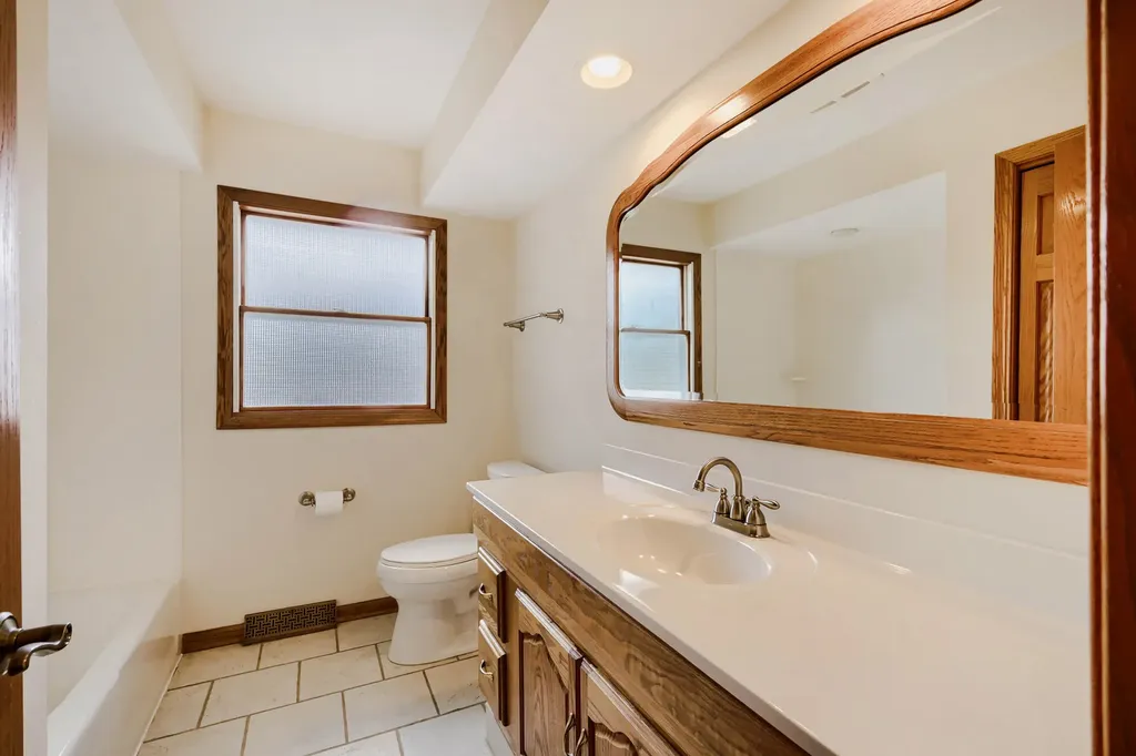 706 Huntington Lane Schaumburg IL 60193