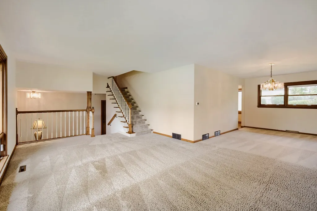 706 Huntington Lane Schaumburg IL 60193