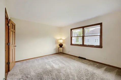 706 Huntington Lane Schaumburg IL 60193