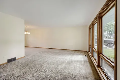 706 Huntington Lane Schaumburg IL 60193