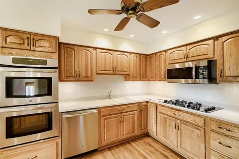 706 Huntington Lane Schaumburg IL 60193