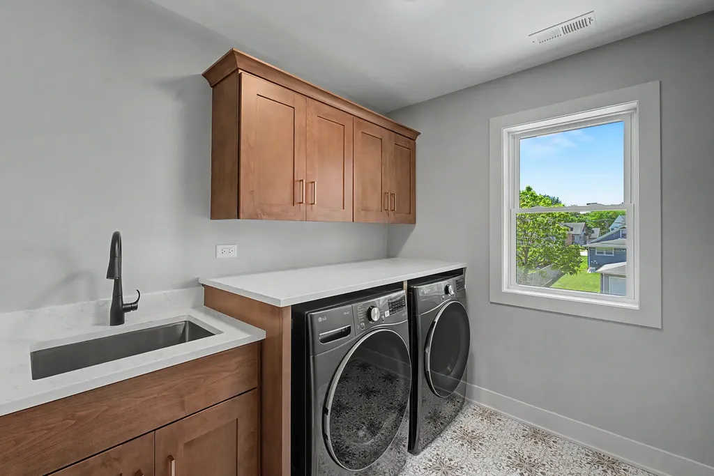 837 South Kearsage Avenue Elmhurst IL 60126
