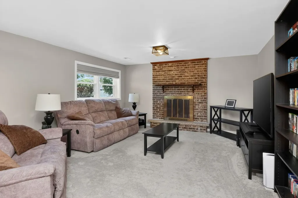 6716 Trenton Lane Darien IL 60561