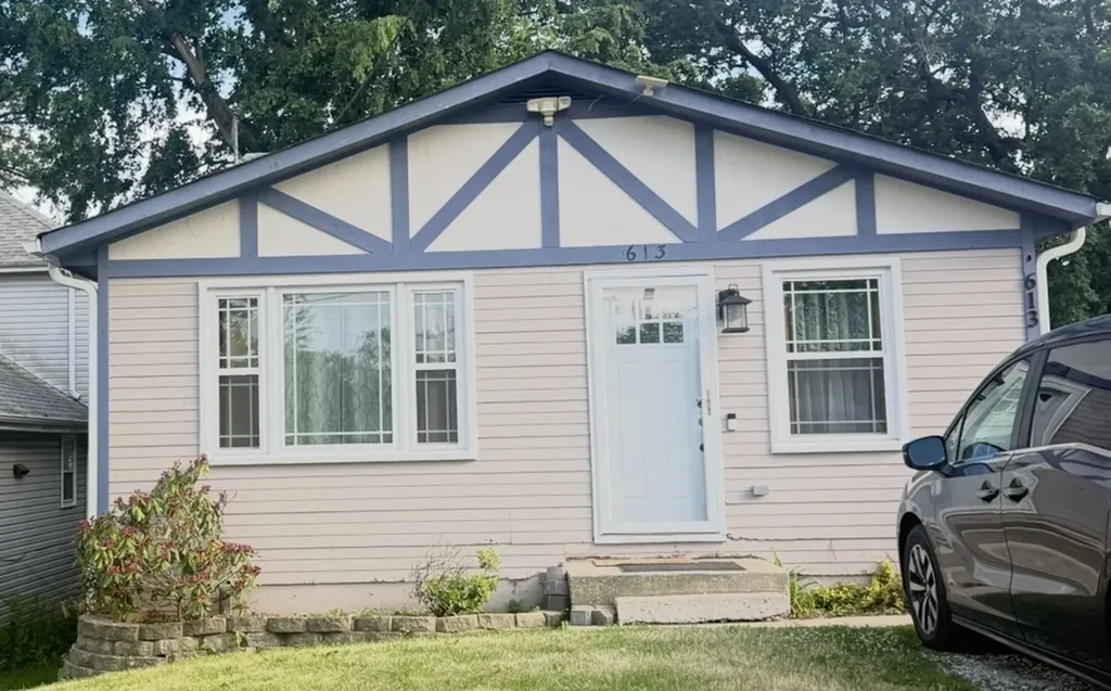 613 Oakwood Drive Round Lake Beach IL 60073