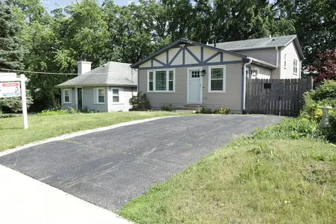 613 Oakwood Drive Round Lake Beach IL 60073