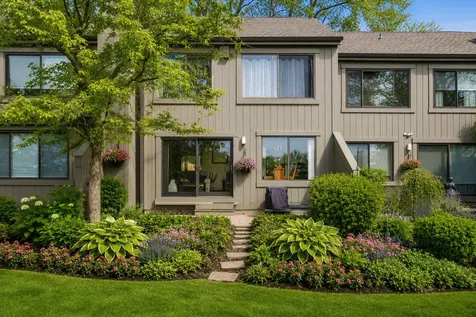 404 Shoreline Road Lake Barrington IL 60010