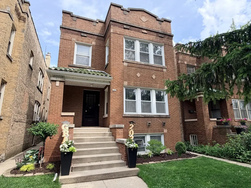6302 West Holbrook Street Chicago IL 60646