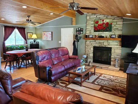 2127 Salem Avenue Johnsburg IL 60051