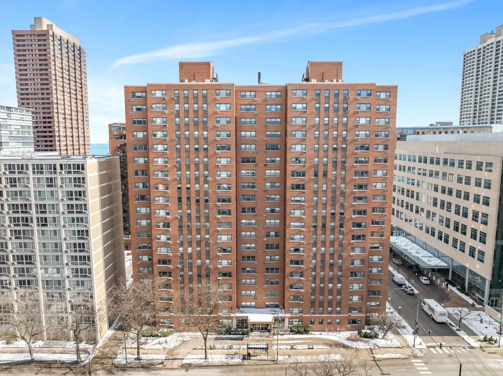 2909 North Sheridan Road Chicago IL 60657