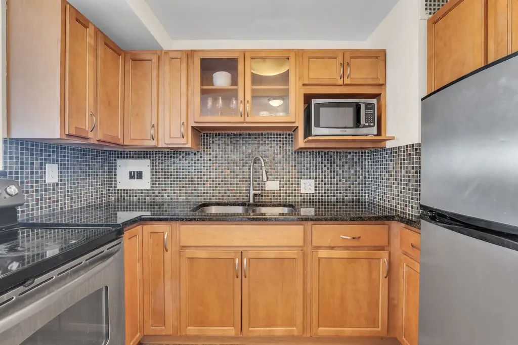 2909 North Sheridan Road Chicago IL 60657