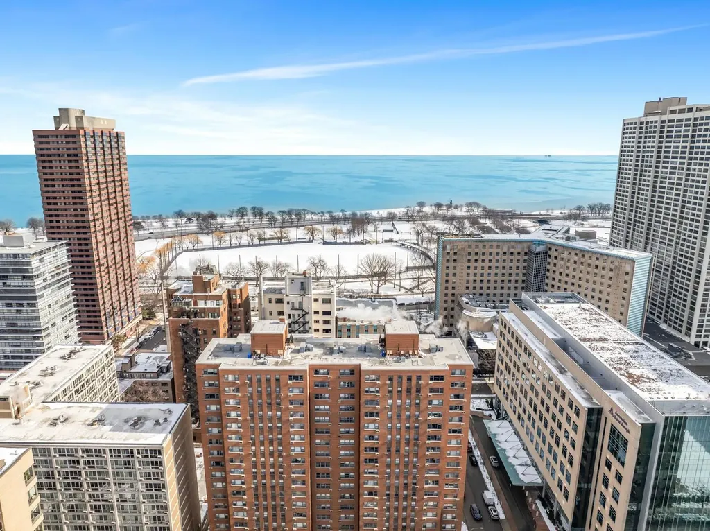 2909 North Sheridan Road Chicago IL 60657