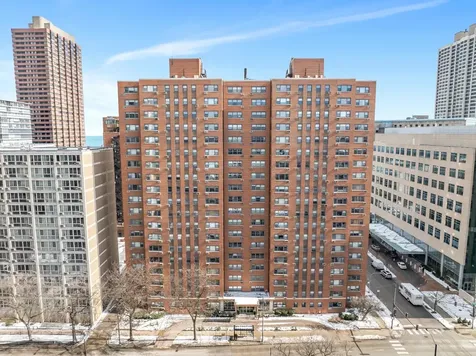 2909 North Sheridan Road Chicago IL 60657