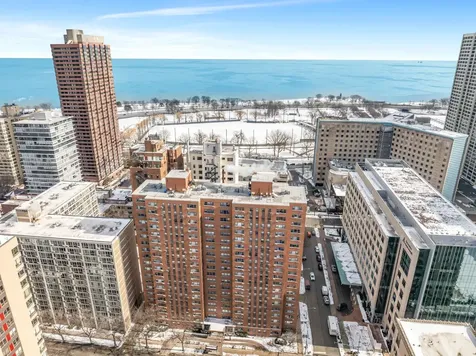 2909 North Sheridan Road Chicago IL 60657