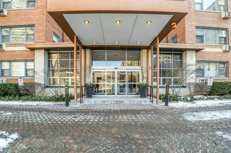 2909 North Sheridan Road Chicago IL 60657