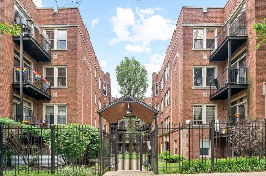 1659 West Pratt Boulevard Chicago IL 60626