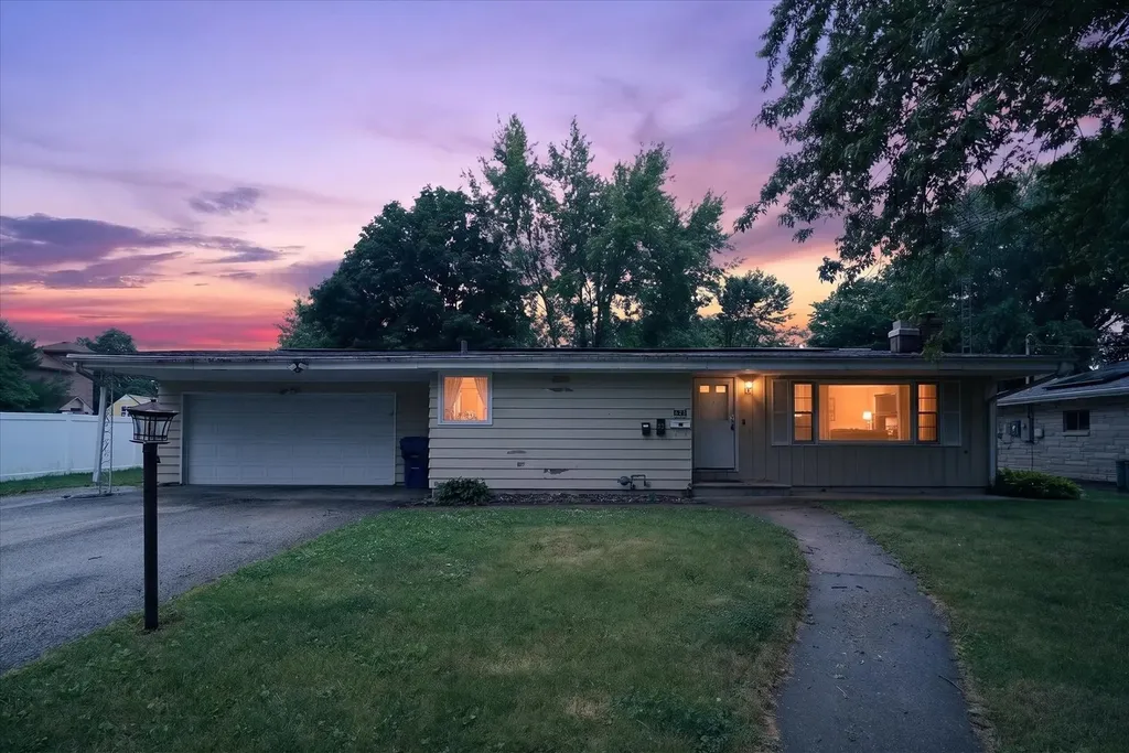 628 High Terrace Dekalb IL 60115