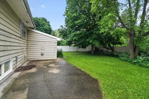 628 High Terrace Dekalb IL 60115